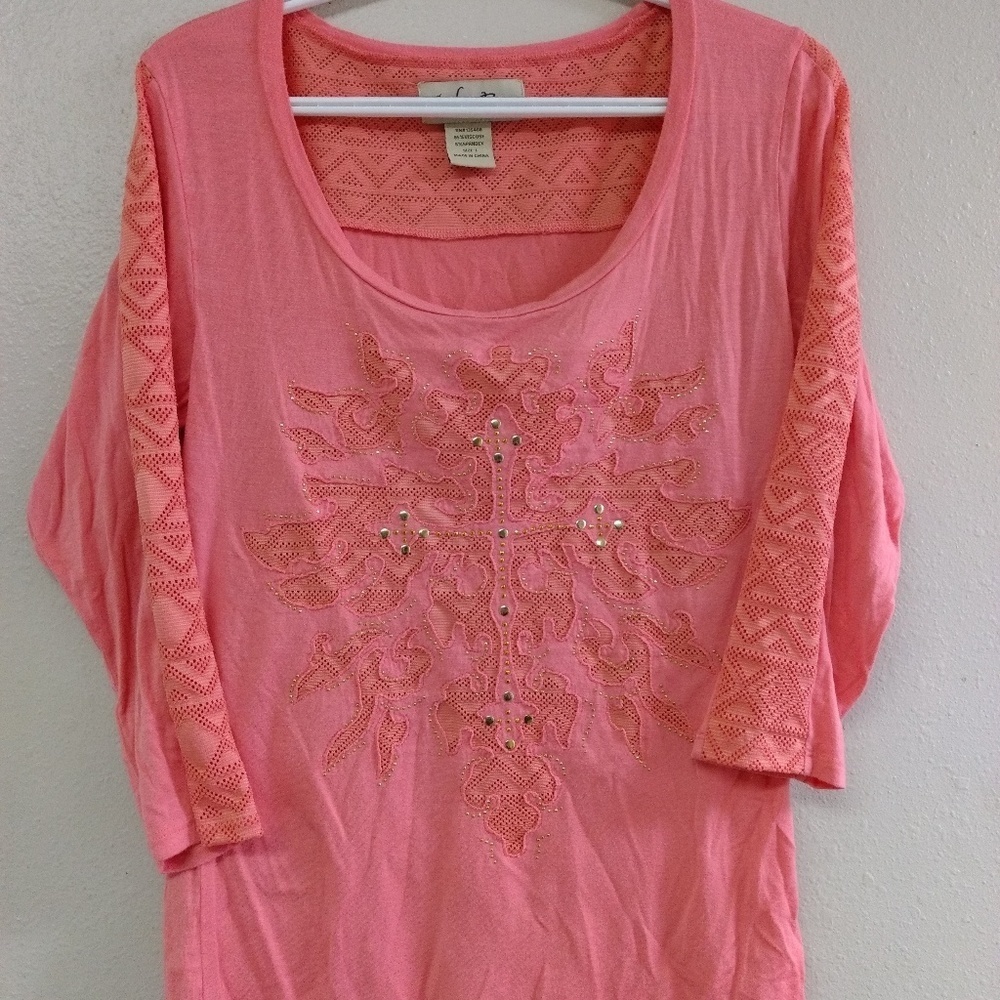 🍍Cedar Rose Shirt Size Large Pink Cross